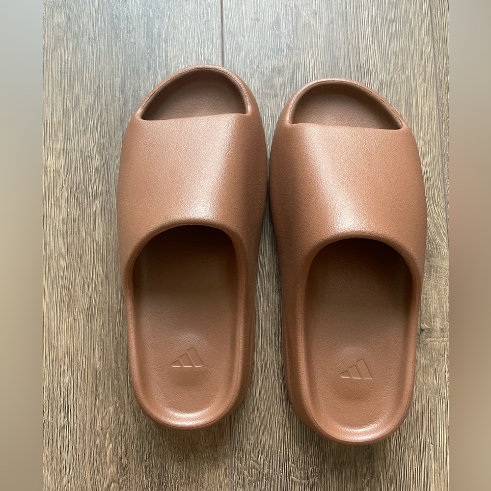 DEADSTOCK • Yeezy Slide Flax